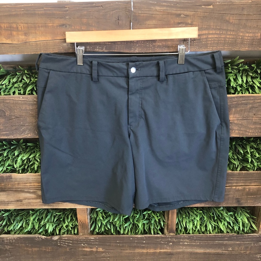 Lululemon Men’s Grey Shorts 9” Size 38